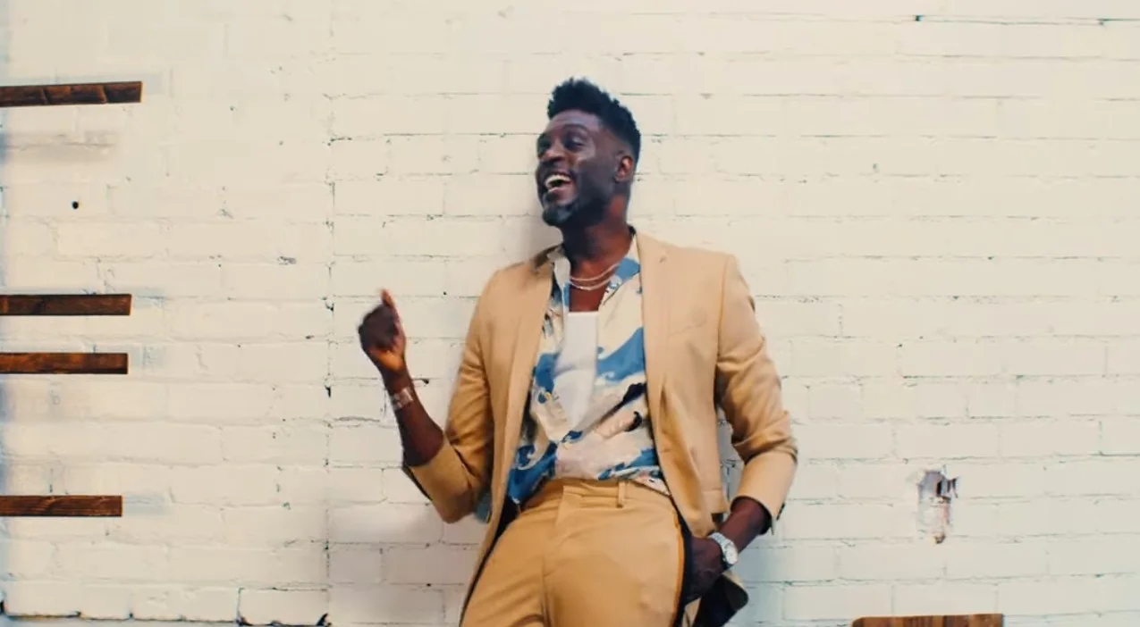 Corneille présente le magnifique clip « Le bonheur »