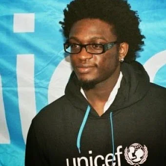 http://www.corneillefans.net/2010/09/unicef.html